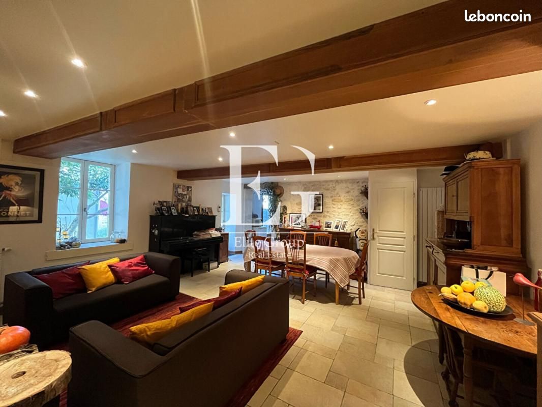 Gîte 7 pièces 227 m² - Gensac-la-Pallue 16130 (image principale 3)