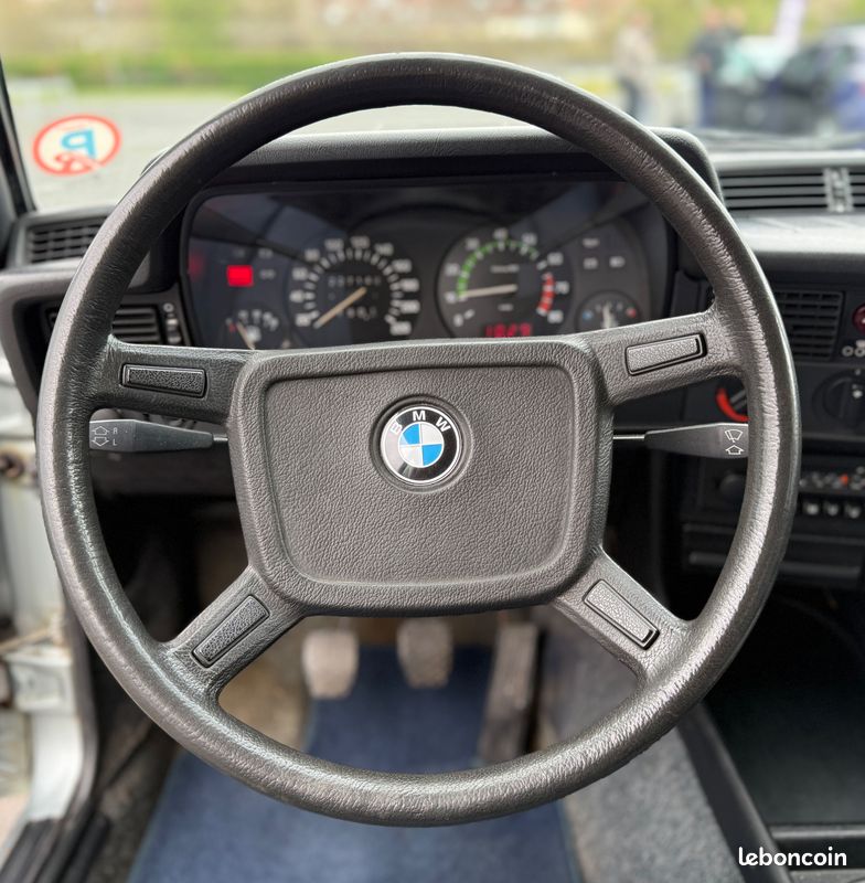 BMW Série 3 e21 323i coupe 143 ch - ENTRETIEN COMPLET - PONT AUTO BLOQUANT - BOITE 5 - SILENCIEUX SUPERSPRINT (image 21)