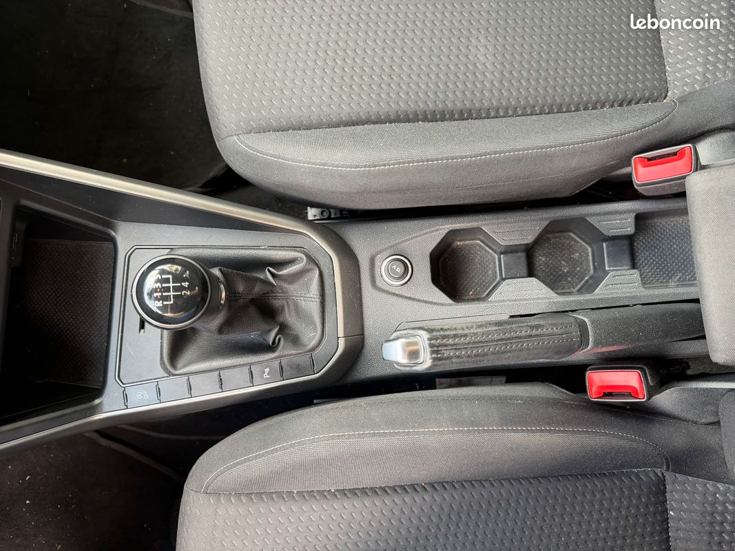 Volkswagen POLO VI Confortline Business / Apple CarPlay / Régulateur de vitesse (image 31)