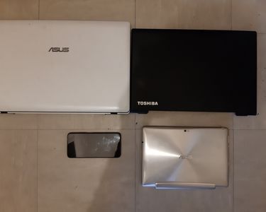 Lot De 2 Ordinateurs Toshiba – Pour Pièces Détachées / Ne Fonctionne Pas
