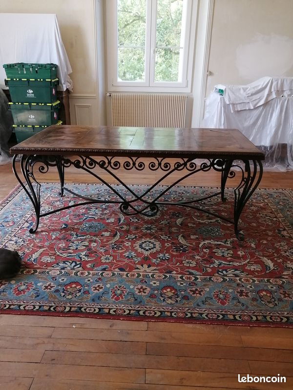 Table de salle à manger. Table de milieu (image 1)
