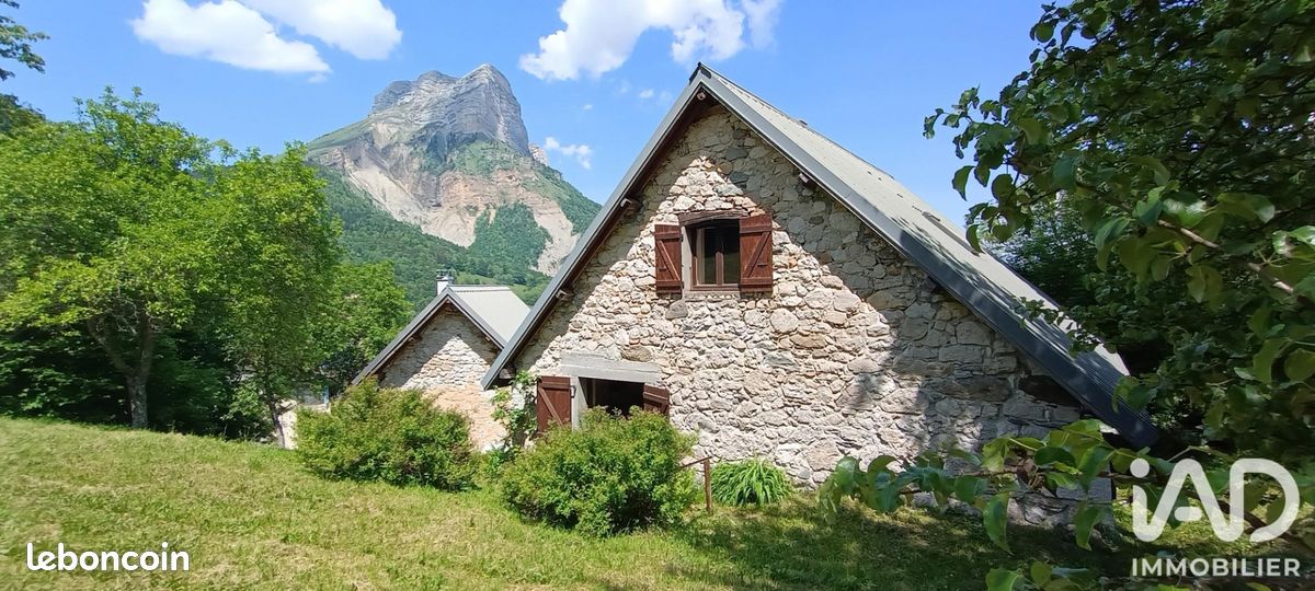 Maison 5 pièces 131 m² · à Plateau-des-Petites-Roches · 131 m² · 395 000 €