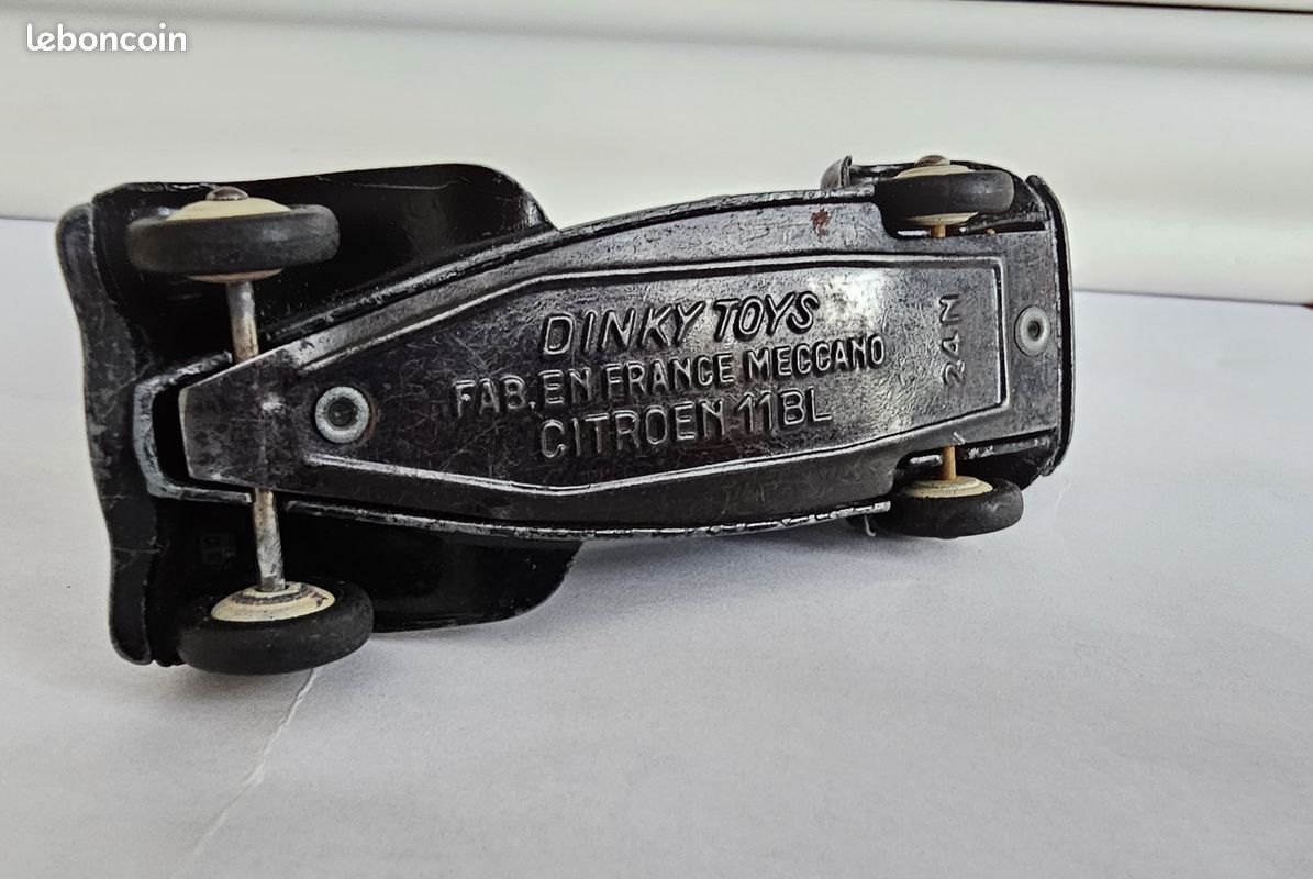 DeAgostini Dinky Toys D24N Citroën Traction 11BL