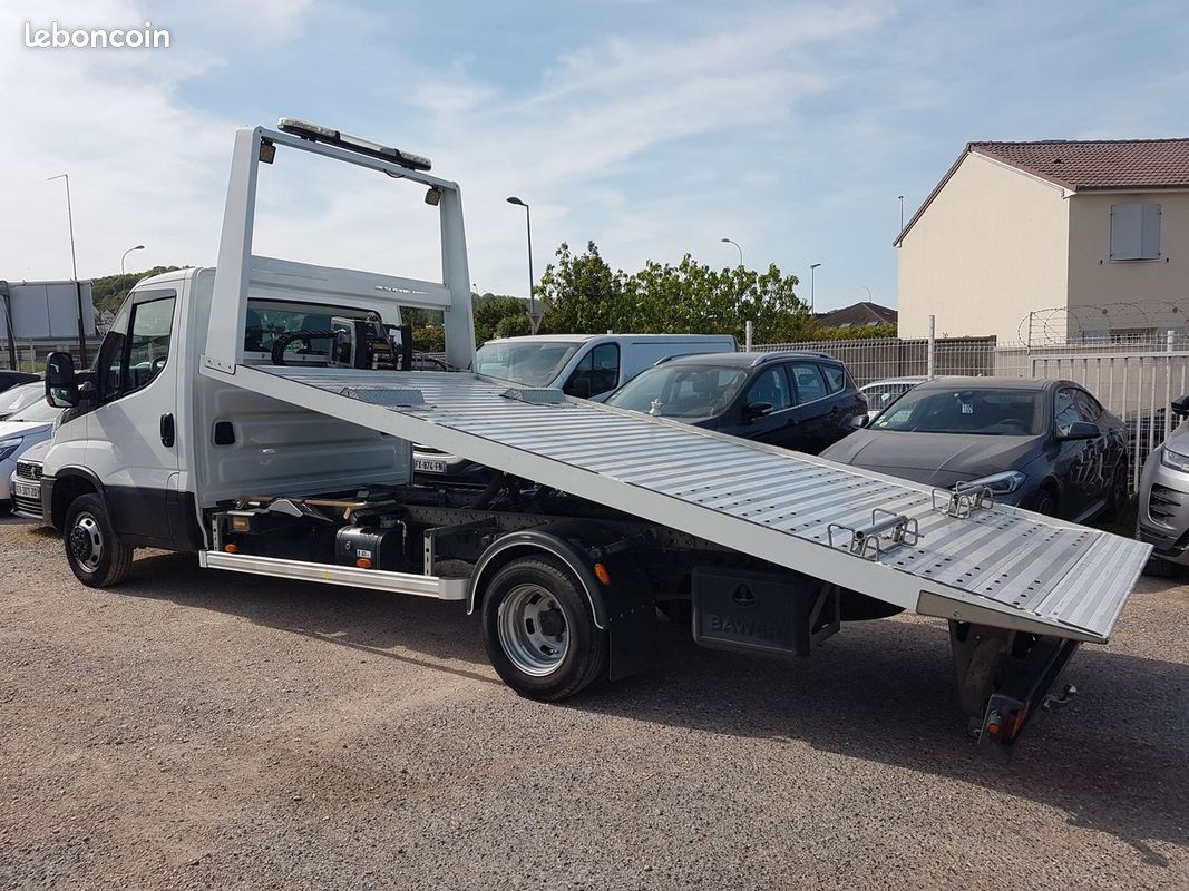 Iveco Daily V (2) 35C18 3.0 HPI 180 3T5 BVM6 Dépanneuse Porte Voiture Plateau Coulissant 131.002 Km (image 7)
