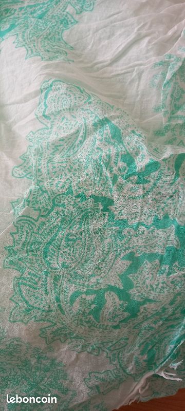 Écharpe légère verte (image 1)