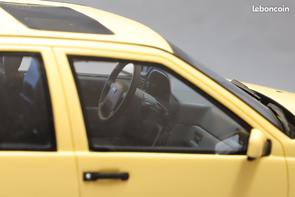 Volvo 850 T-5R Cream Yellow 1996 1/18 Otto Ottomobile (image 15)