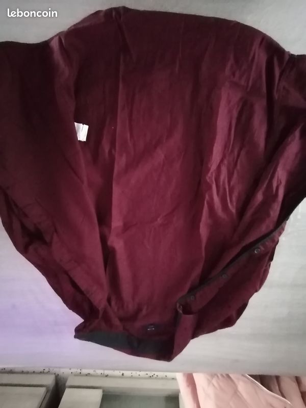 Chemise slim fit bordeaux et motif noir (image 4)