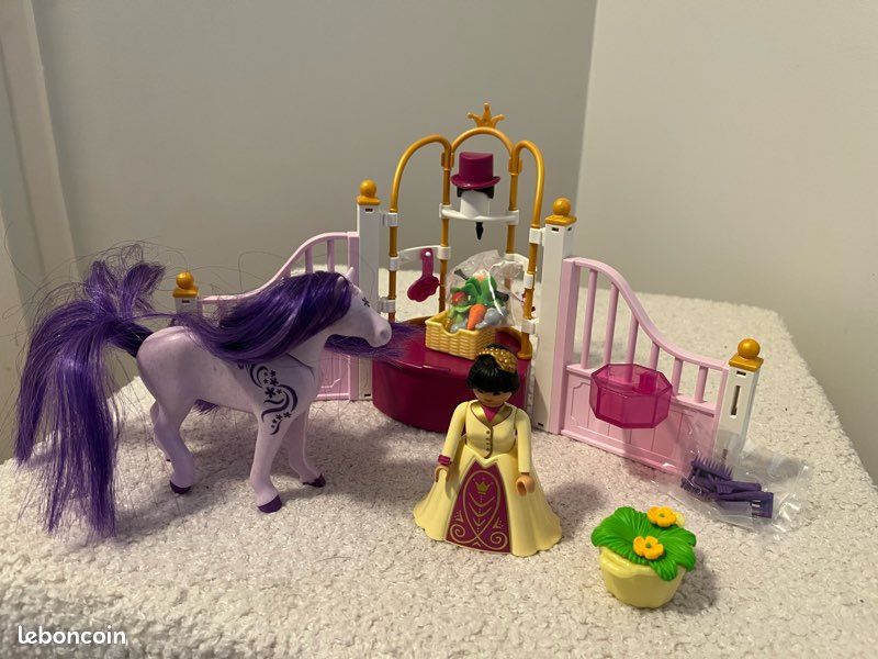 Playmobil Princesse 6855 - Écurie avec cheval à coiffer et princesse (image 4)