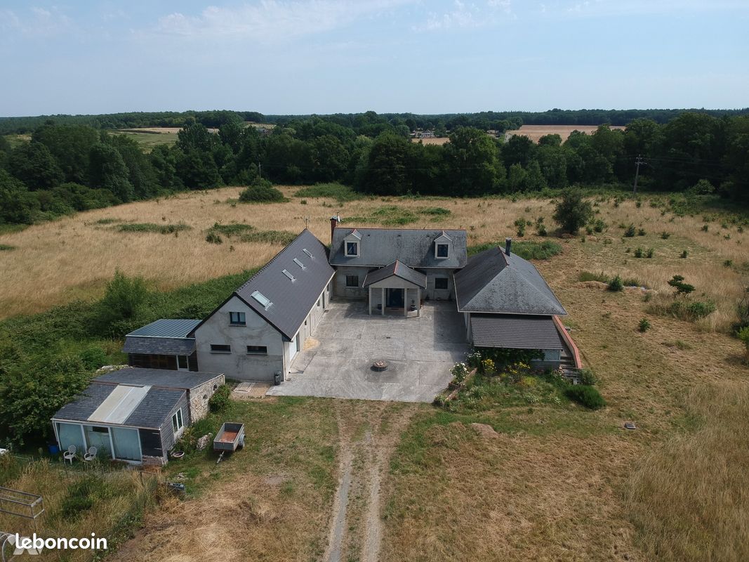 Maison 5 pièces 284 m² · à Baugé-en-Anjou · 284 m² · 585 000 €