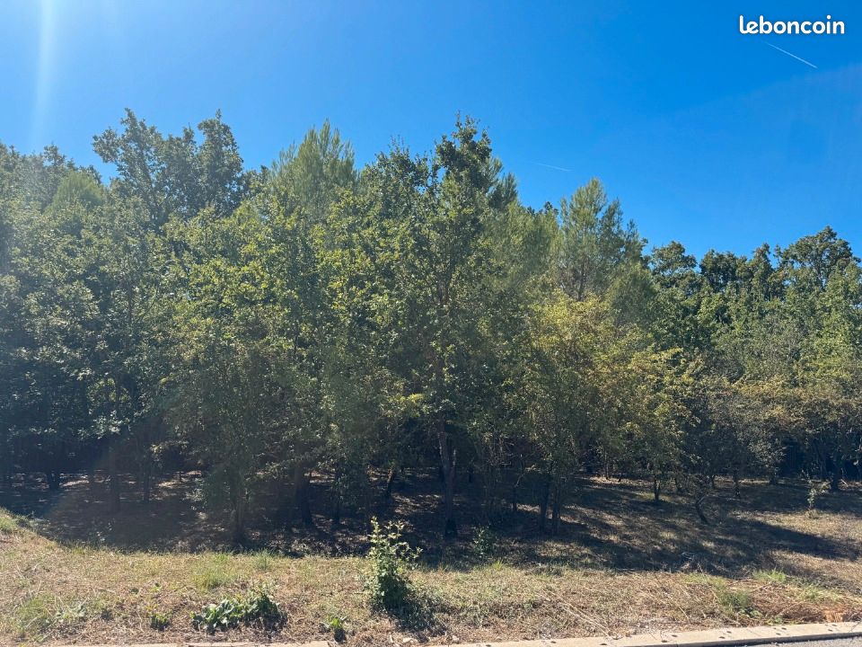 Terrain 600 m² · à Gréasque · 265 000 €
