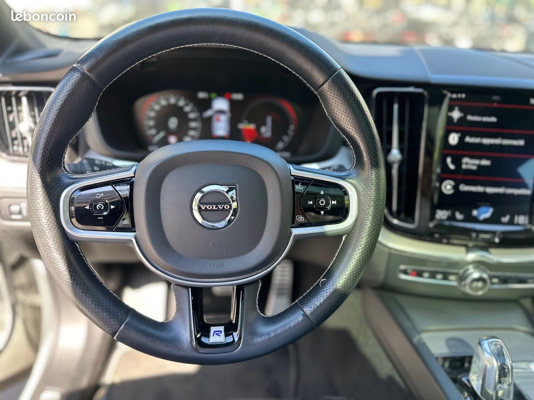 VOLVO XC60 T8 Twin Engine 303 ch + 87 ch Geartronic 8 R-Design /. TOIT OUVRANT / SIÈGES ET VOLANT CHAUFFANT / (image 9)