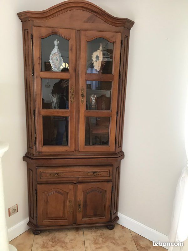 Vitrine d’angle (image 1)