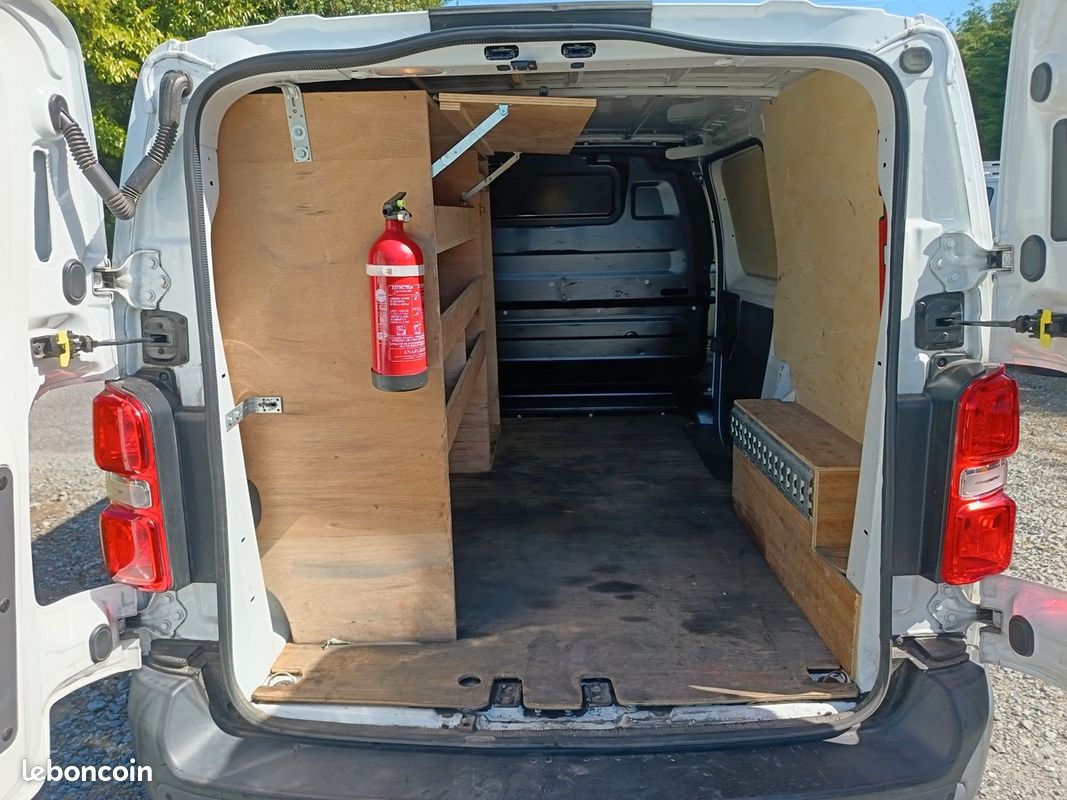 Citroën Jumpy Fg 1.5 BLUEHDI 120 CH CITY VAN XS BVM6 CREDIT 72 MOIS 245HT/MOIS (image 9)