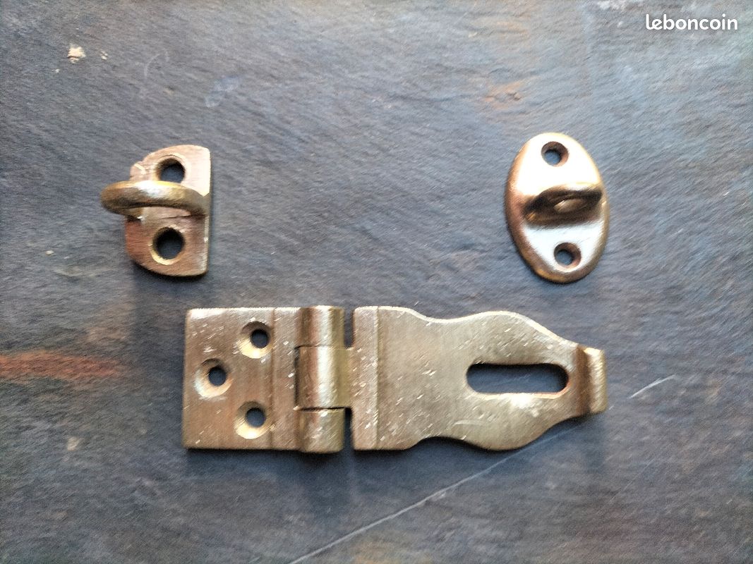 Fermoir en bronze (image 1)