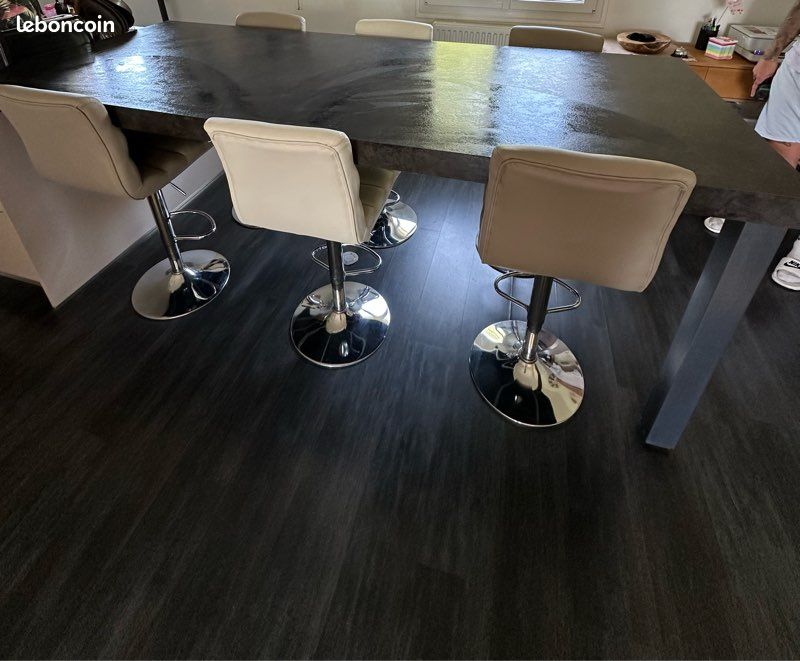 Table et chaise (image 1)
