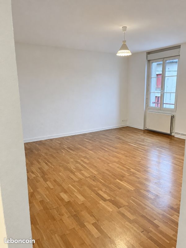 Appartement 5 pièces 115 m² · à Saint-Étienne · 115 m² · 990 €/mois