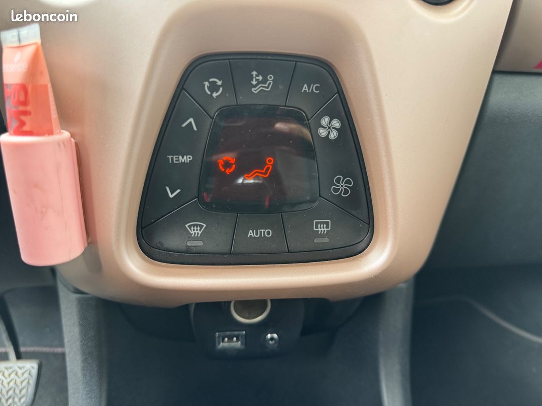 CITROEN C1 1.0 VTI 72ch ELLE | Carplay * Caméra de recul * Moteur Toyota (image 32)