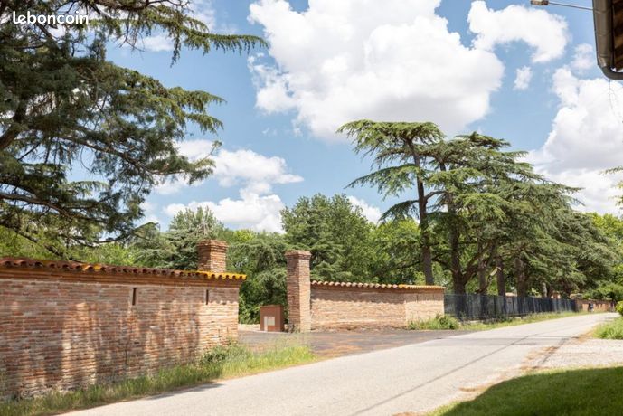 Terrain 2 051 m² Montaigut Sur Save