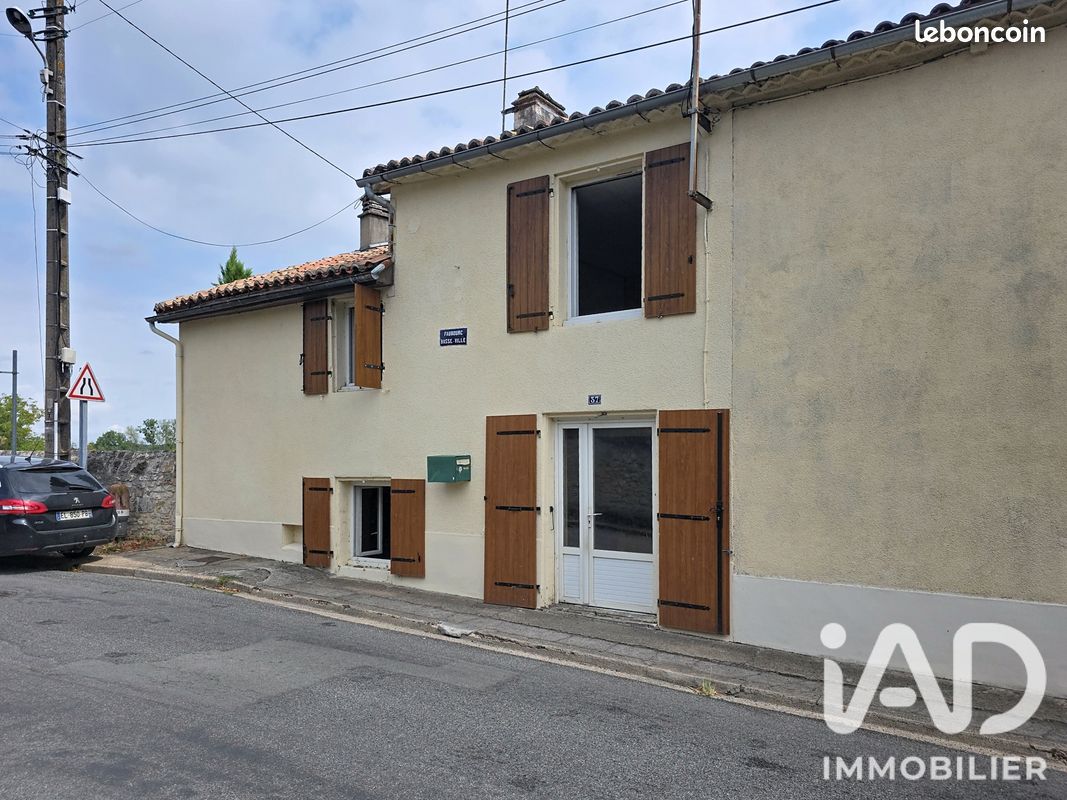 Maison 4 pièces 84 m² · à La Rochefoucauld-en-Angoumois · 84 m² · 59 000 €