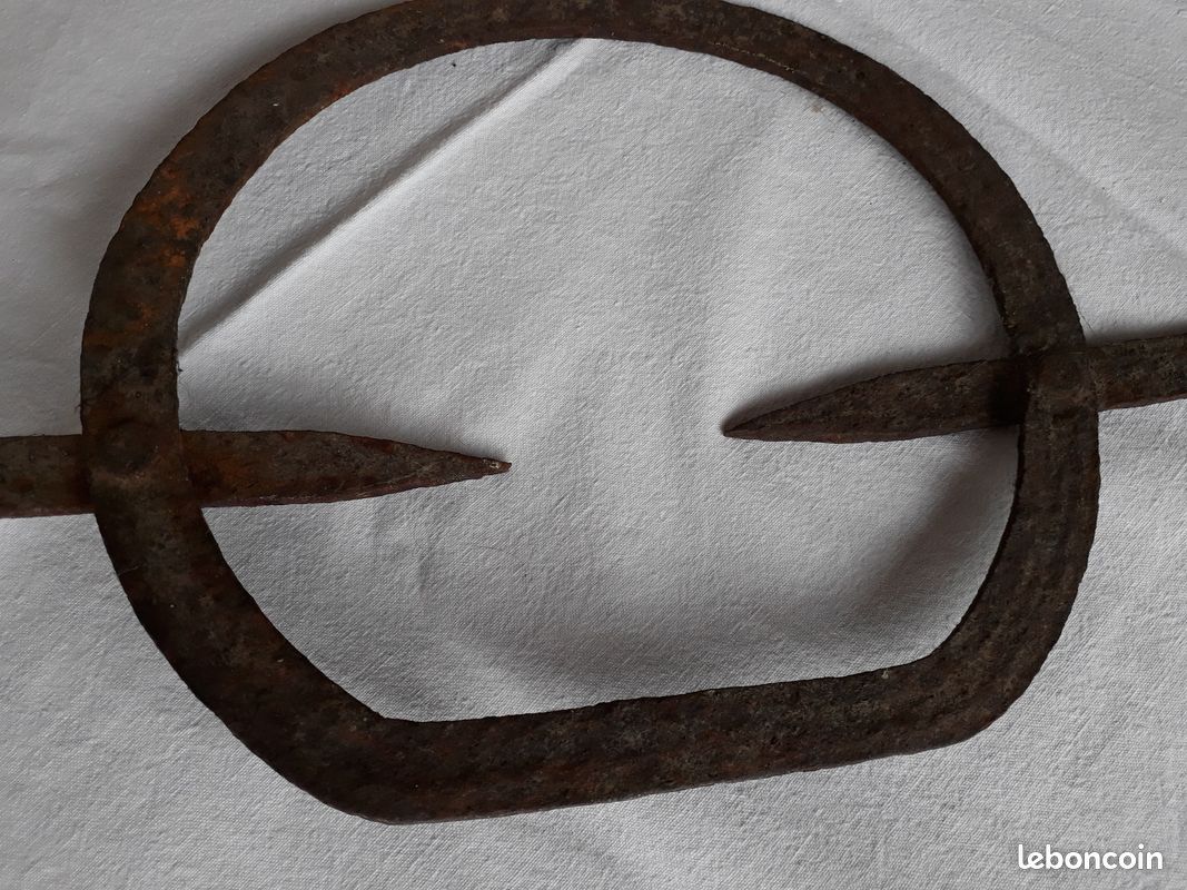 Ancien porte marmite en fer (image 3)