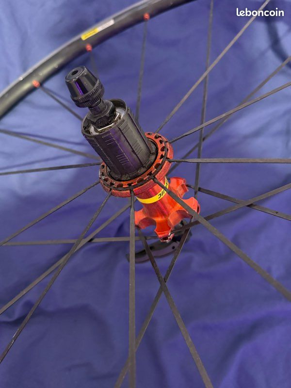 Roue Arrière Mavic Cosmic Elite UST Disc Center Lock Noyau Shimano Axe Passant 12x142mm 700x25 Noir