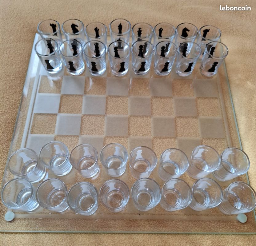 Jeu D'échecs Avec Pièces En Verre à Shot – Plateau 35x35 Cm, 32 Pièces – Edition Fun Et Originale