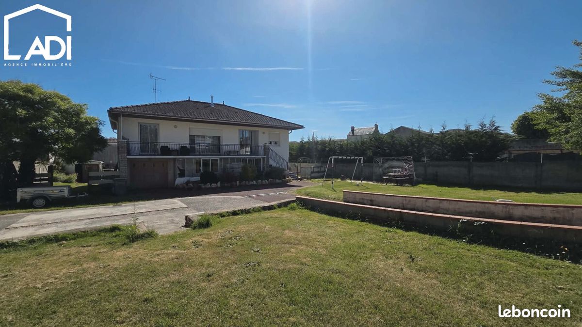 Maison 9 pièces 156 m² · à Saint-Maixent-l'École · 156 m² · 197 600 €