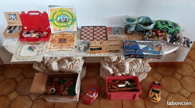 Gros lot de jeux , jouet enfants , société , Dame , constructions , voitures , billes , playmobil etc etc ( AUCUN ENVOI §§) (image 1)