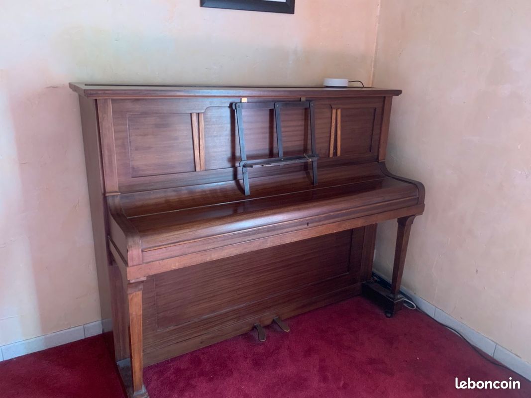 Donne piano droit (image 1)