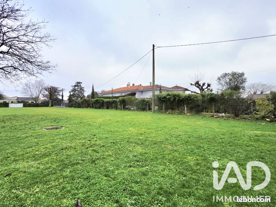 Terrain 1046 m² · à Margaux-Cantenac · 1 046 m² · 106 500 €