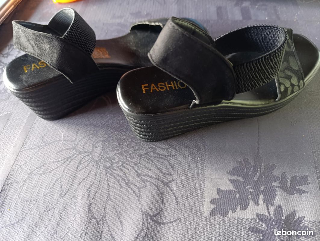 Sandales noires, neuves, Shein, taille 39 Chaussures