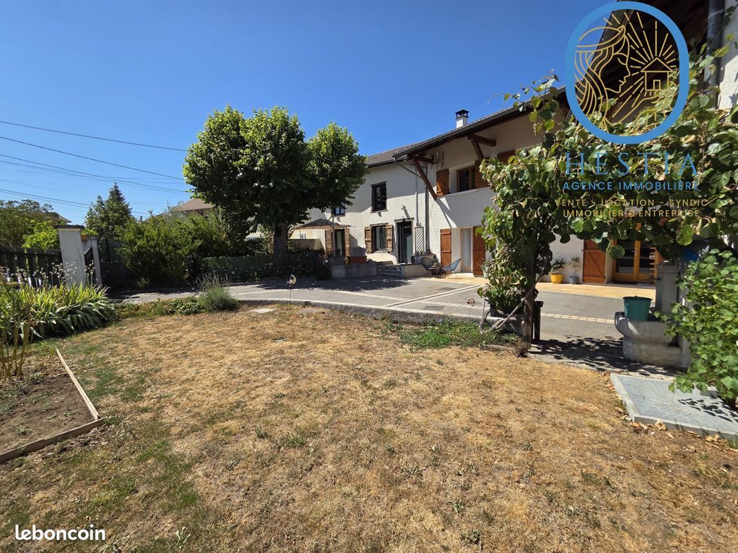 Maison 9 pièces 186 m² · à Réaumont · 186 m² · 379 000 €