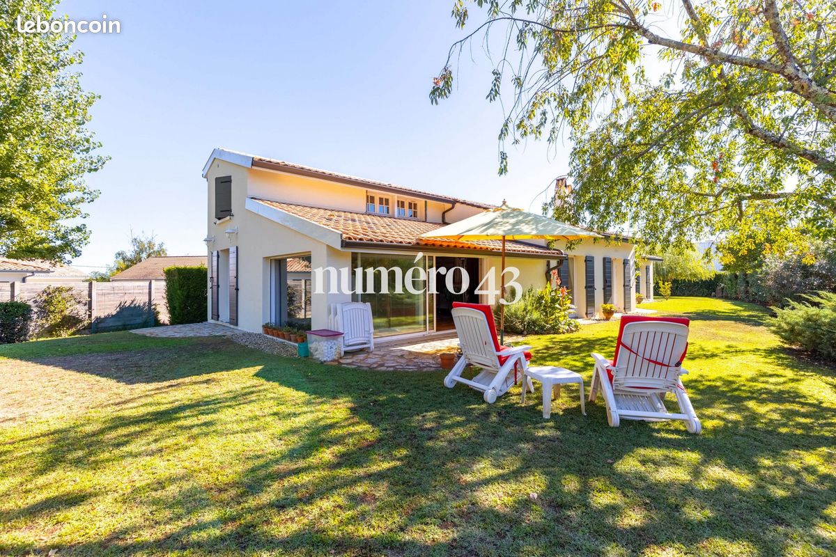 Maison 8 pièces 209 m² · à Saint-Médard-en-Jalles · 209 m² · 755 000 €