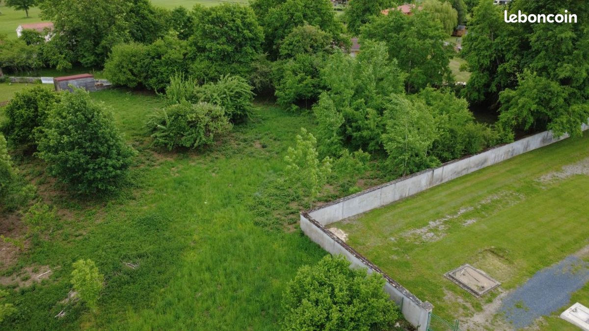 Terrain 1 059 m² Sugeres · à Sugères · 19 000 €