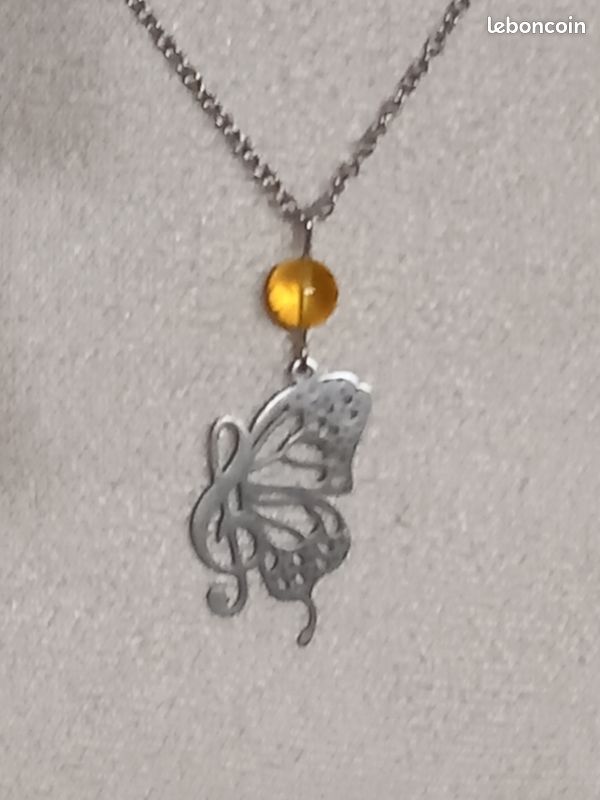 Pendentif Papillon En Ambre Naturel Sur Chaîne Argent 925 - Bijou D'occasion En Bon état