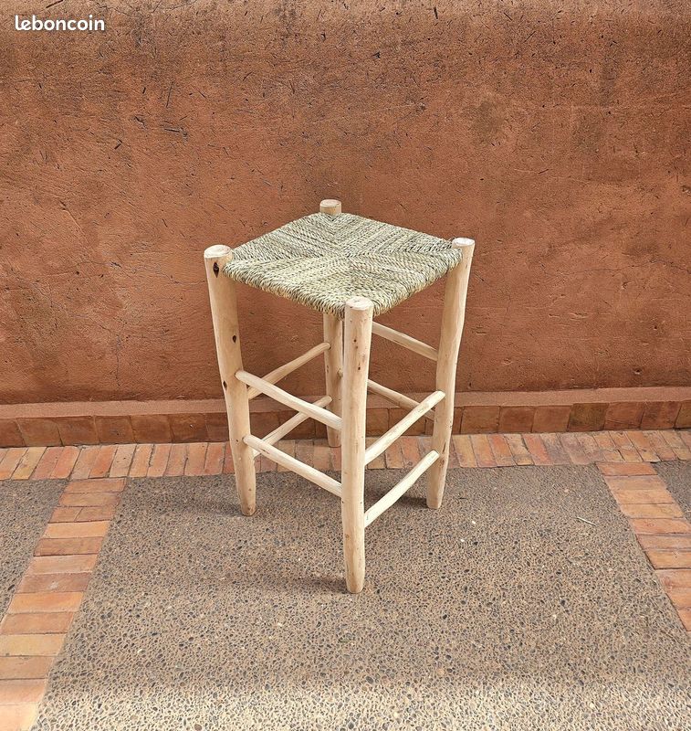Tabouret de bar marocain sans dossier avec cordon en feuilles de palmier (image 1)