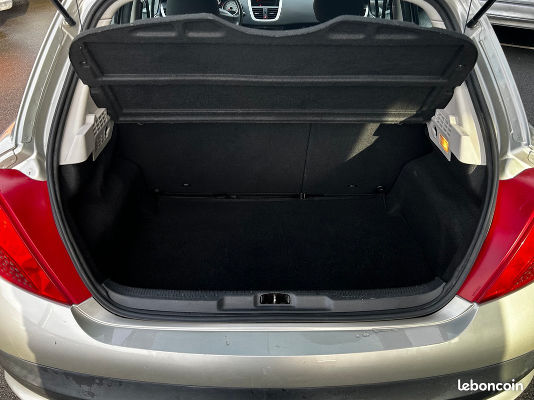 Peugeot 207 1.4i 75CH Premium (image 5)