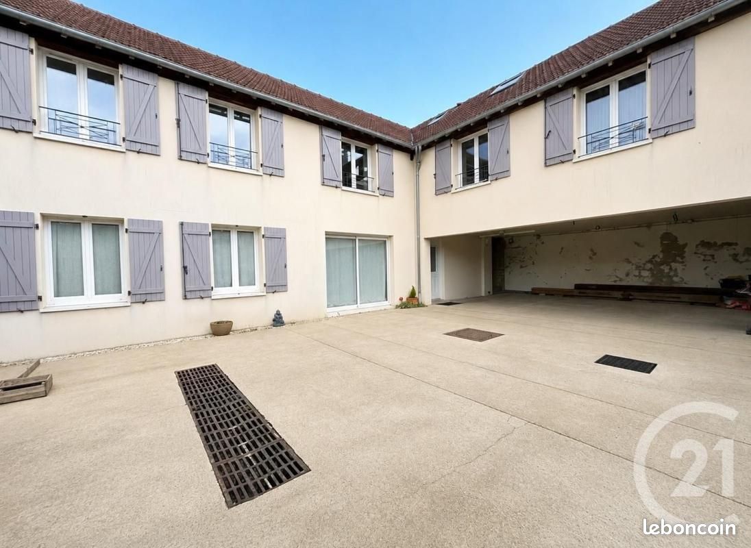Local commercial 170 m² · à Mériel · 170 m² · 500 000 €