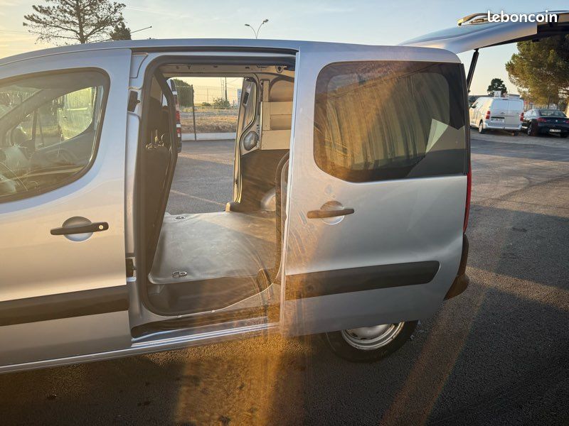 Peugeot partner 1.6 BlueHDi 100ch 2 porte latérale (image 4)