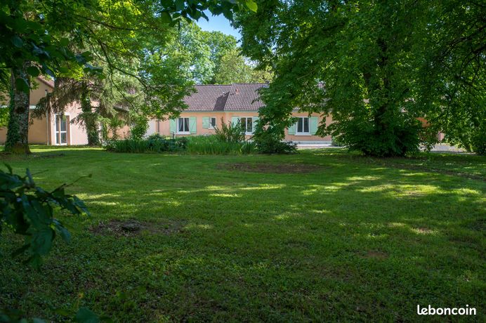 Villa avec piscine + annexe indépendante, dans superbe parc arboré, à 20 mn de Limoges