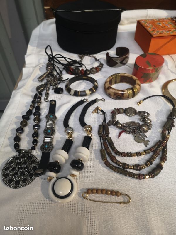 Lot n° 2 bijoux access beauté (image 1)