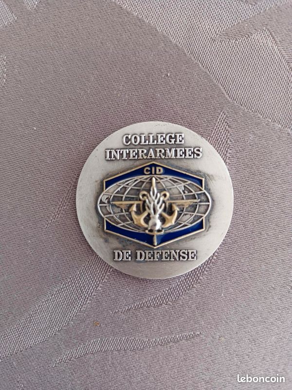 insigne Ecole Superieure d'electronique de L'armee de terre +cuir Fraisse G2875