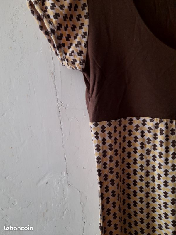 Robe courte (ou tunique) Camaïeu. Taille 1 97 % viscose, 3 % élasthanne. Longueur totale : 70 cm (image 3)