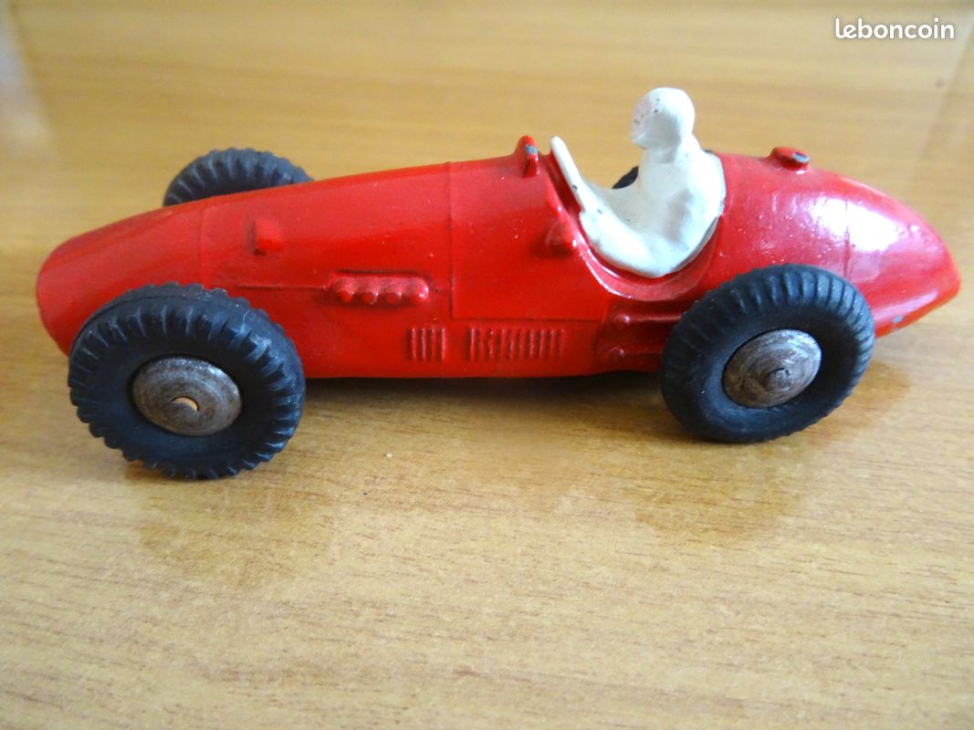 Dinky Toys - 1:43 - Ferrari 23J et Delahaye 32D