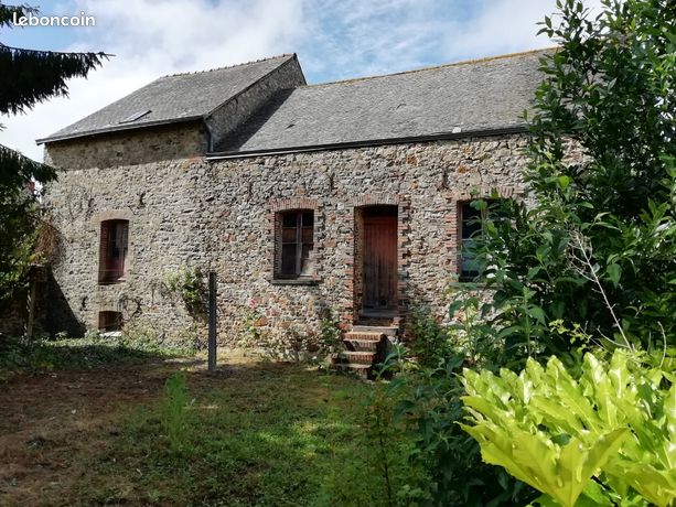Bâtiment en pierre entièrement à rénover à Martigne ferchaud 35640