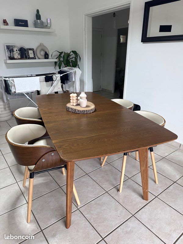 Table et chaises (image 1)