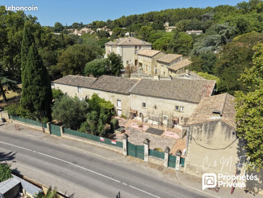 Maison 11 pièces 268 m² · à Sauveterre · 268 m² · 490 000 €