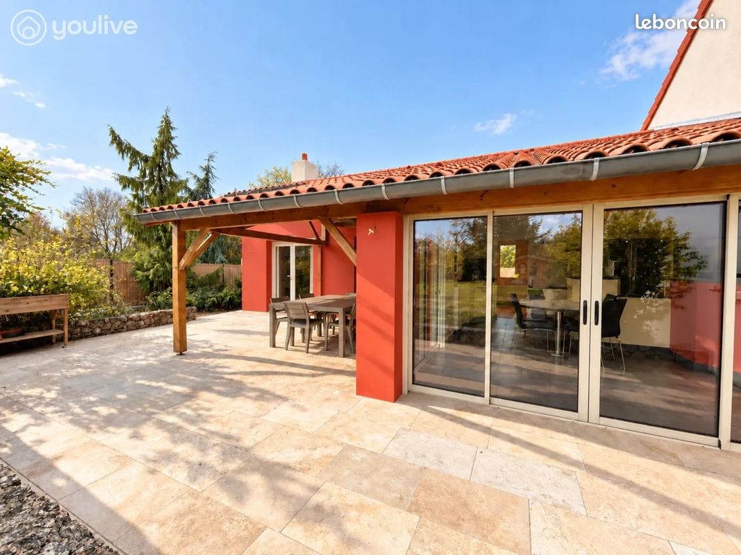 Maison 8 pièces 235 m² · à Chemillé-en-Anjou · 235 m² · 390 000 €