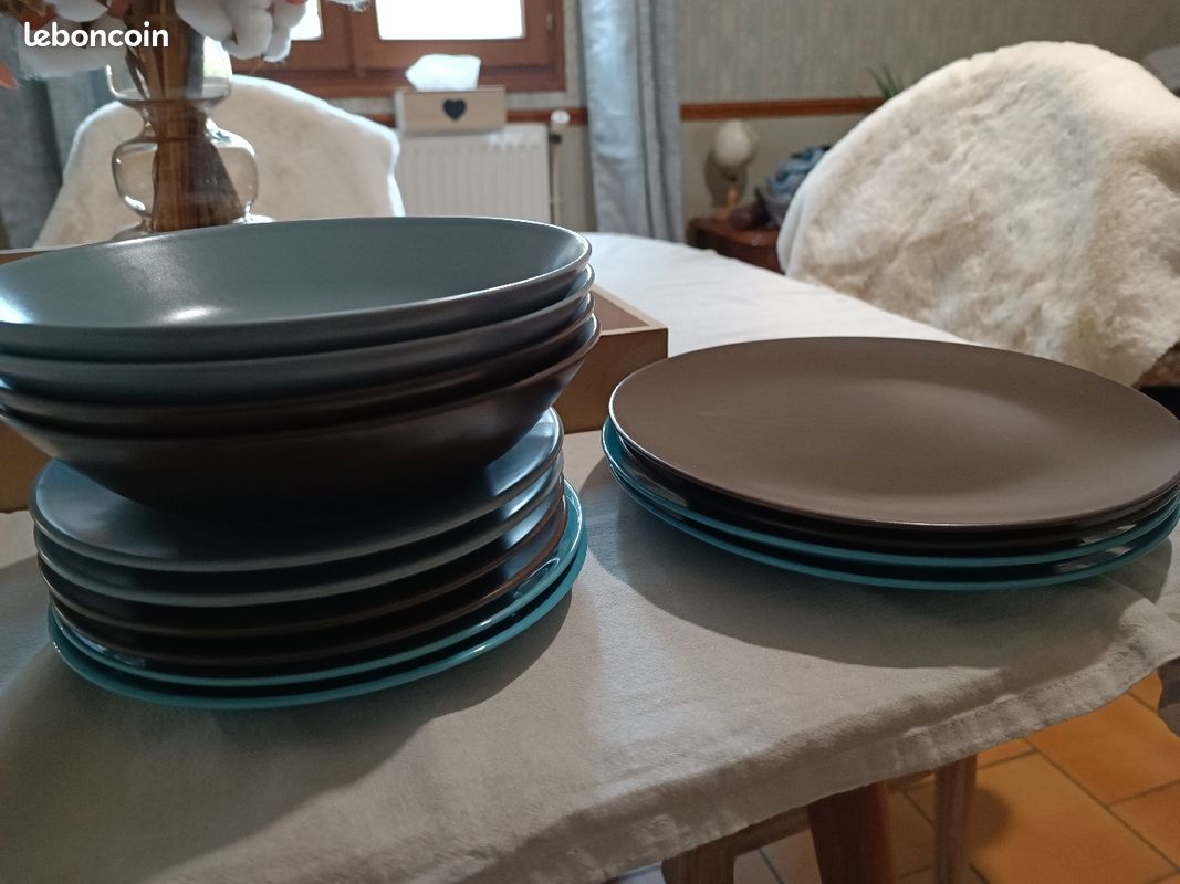 Lot assiettes (image 2)