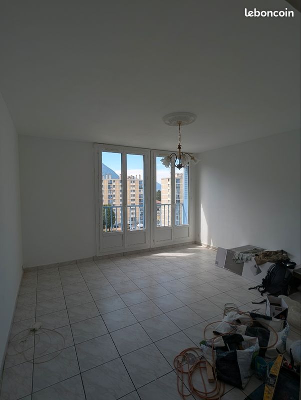 Appartement 4 pièces 70 m² · à Fontaine · 70 m² · 820 €/mois